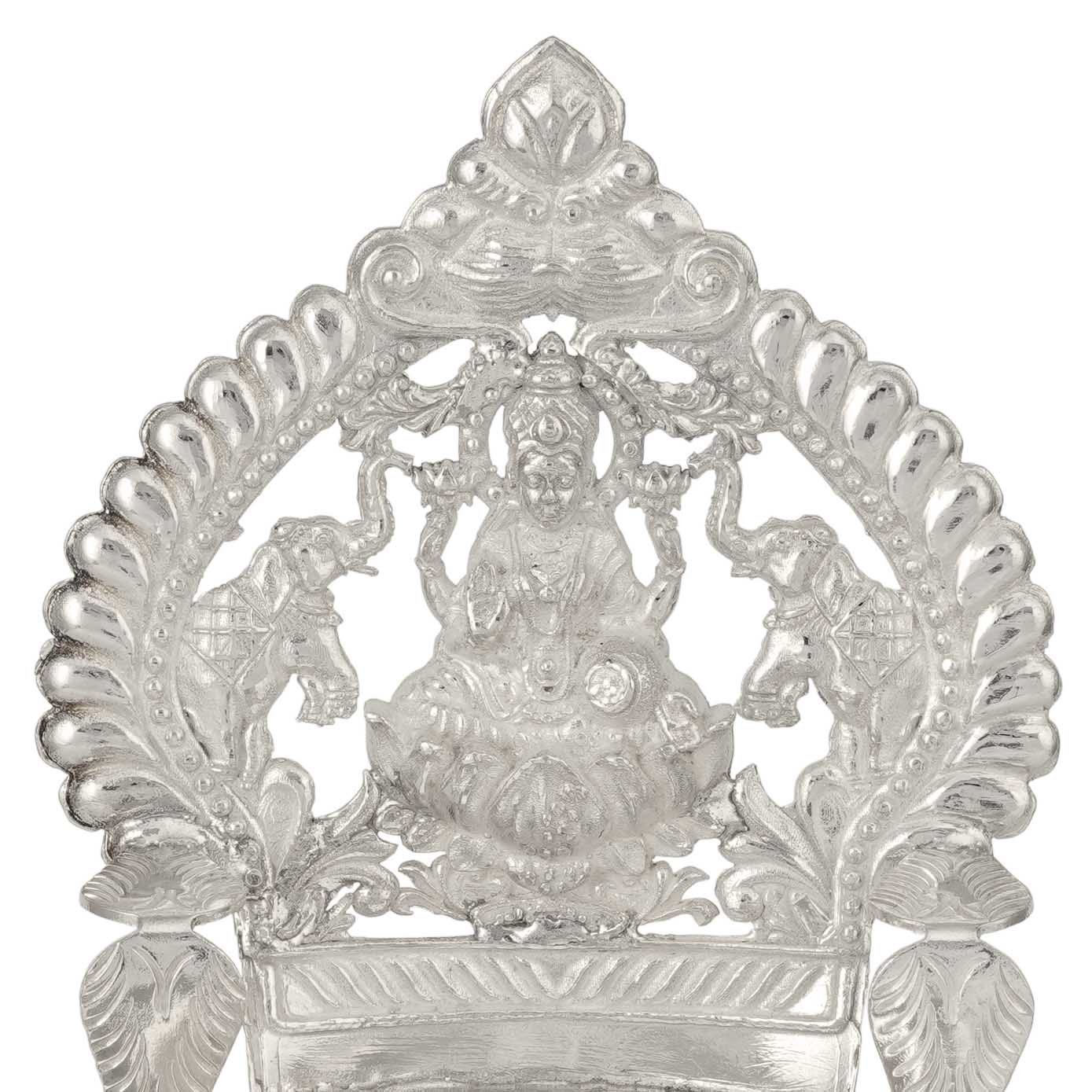 Cutting Kamatchi Vilakku